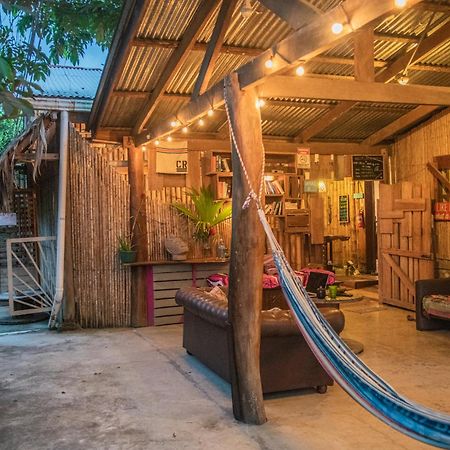 Хостел Roots Family Puerto Viejo de Talamanca Екстер'єр фото