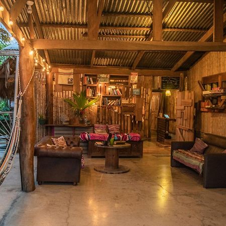 Хостел Roots Family Puerto Viejo de Talamanca Екстер'єр фото