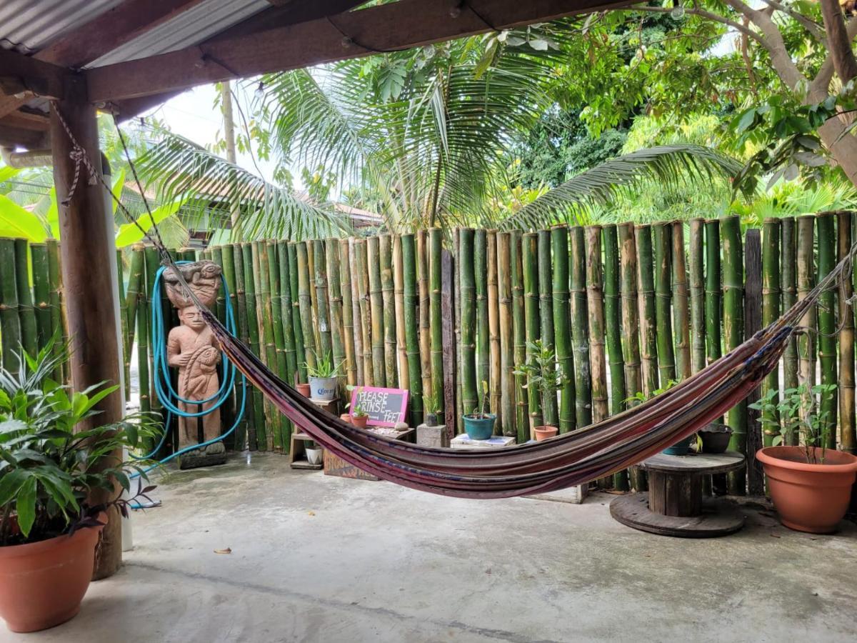 Хостел Roots Family Puerto Viejo de Talamanca Екстер'єр фото