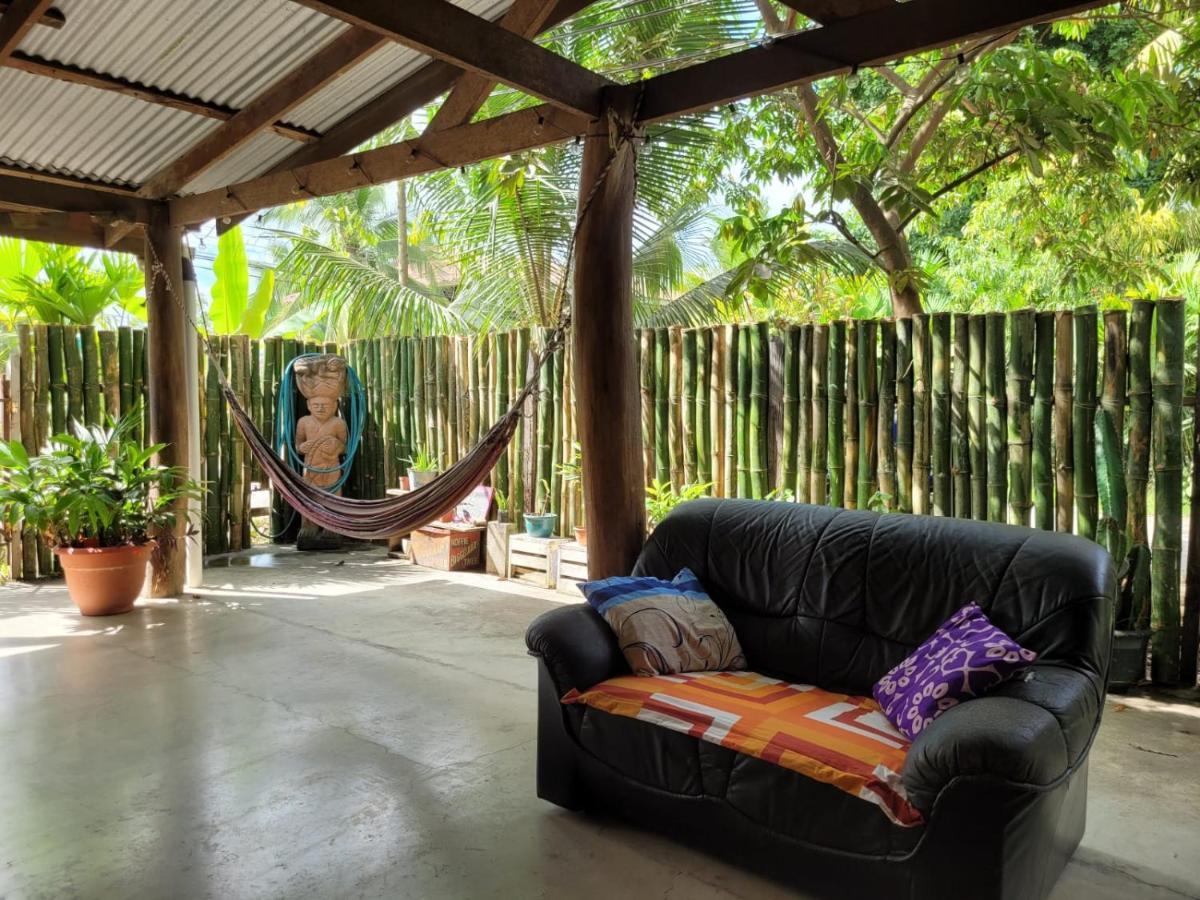 Хостел Roots Family Puerto Viejo de Talamanca Екстер'єр фото