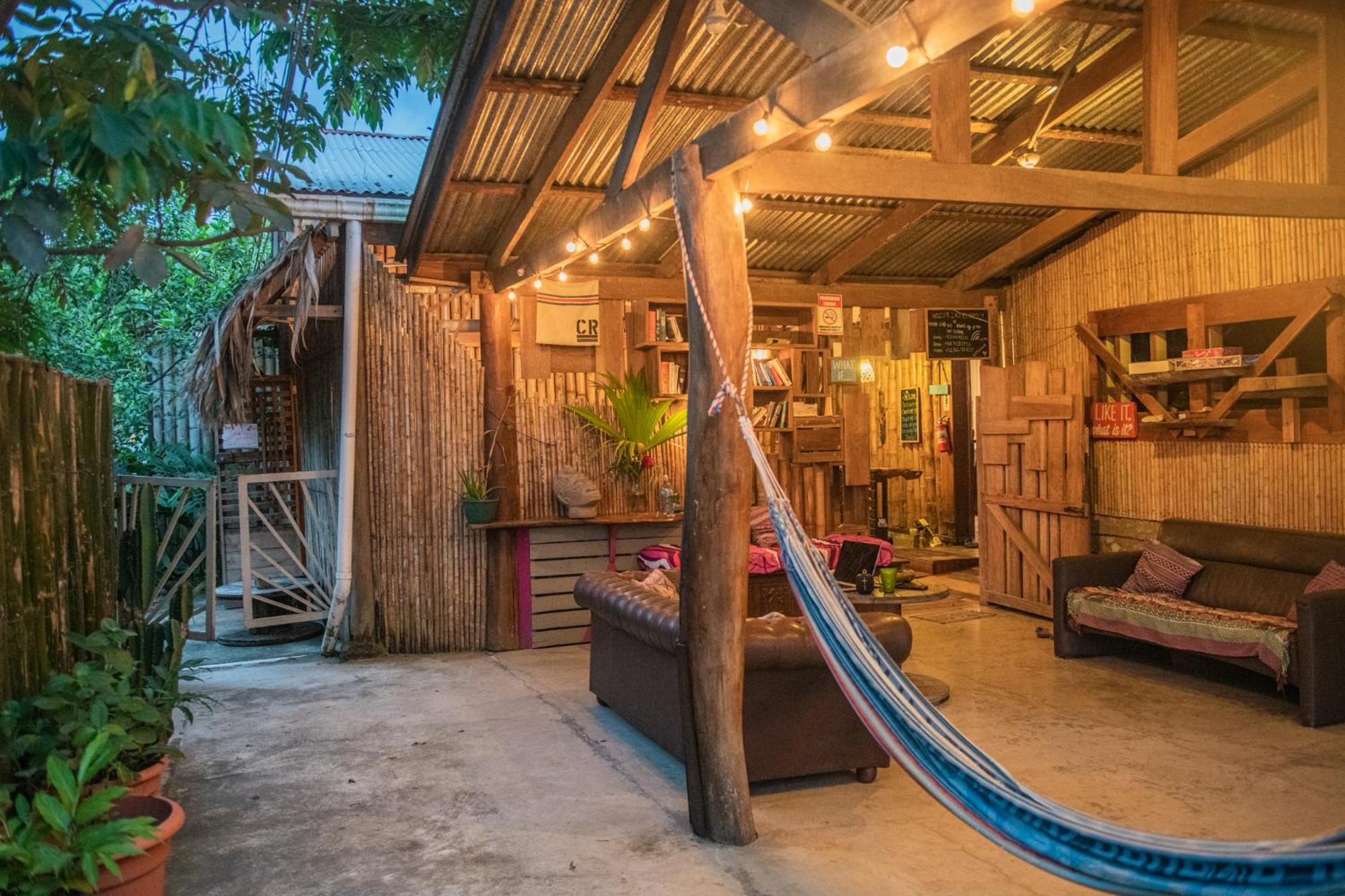 Хостел Roots Family Puerto Viejo de Talamanca Екстер'єр фото
