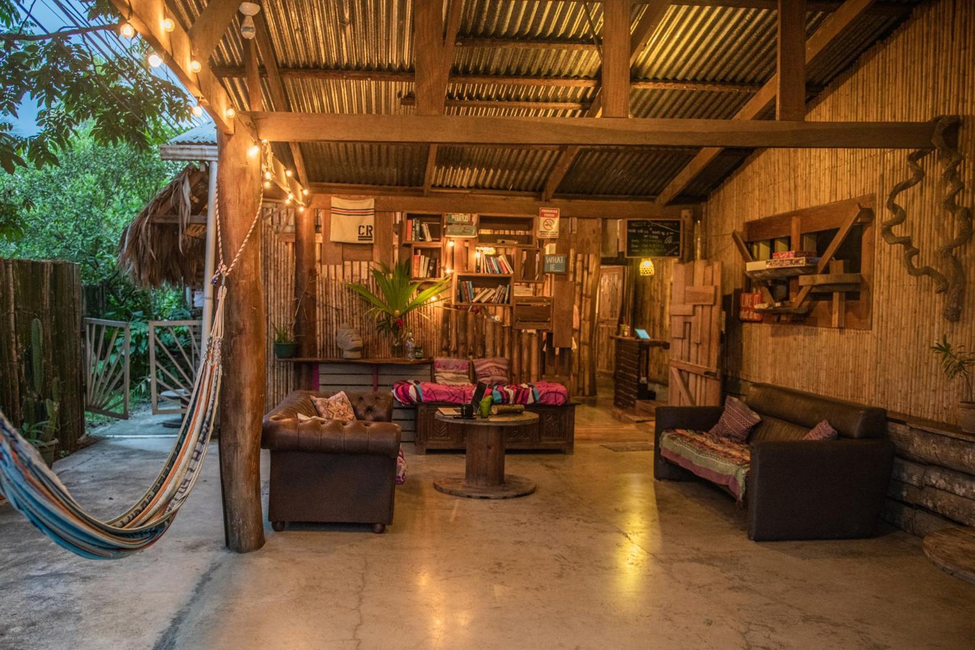 Хостел Roots Family Puerto Viejo de Talamanca Екстер'єр фото